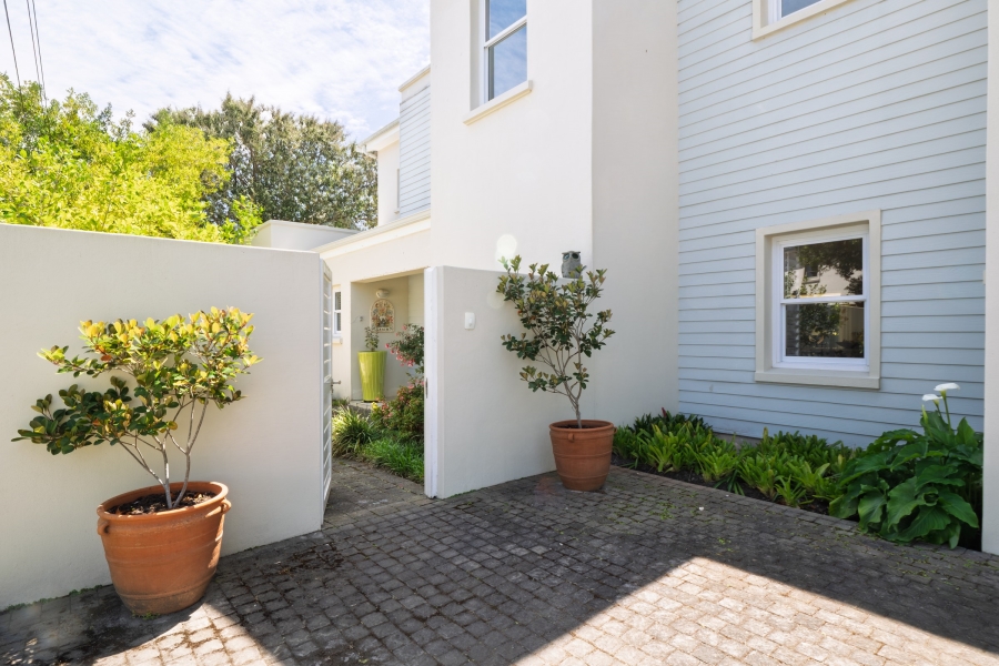 4 Bedroom Property for Sale in Leisure Isle Western Cape